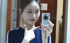 俄青年节一女表演者全身起火